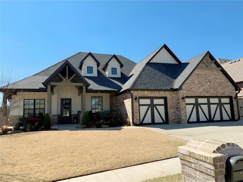 704 Maple Hill Rd, Norman, OK, 73069-3222 | Card Image