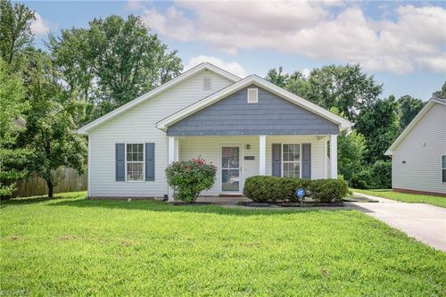 902 Pine St, Greensboro, NC, 27401-4481 | Card Image