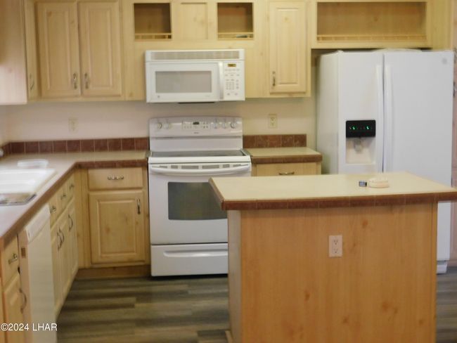 kitchen island | Image 13