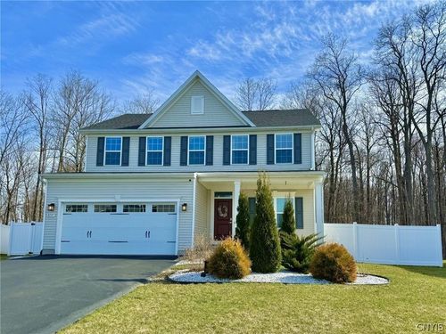 8597 Cobalt Dr, Cicero, NY, 13039-8977 | Card Image