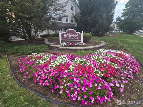 28 Inverness Dr, Edison, NJ, 08820-4651 | Card Image