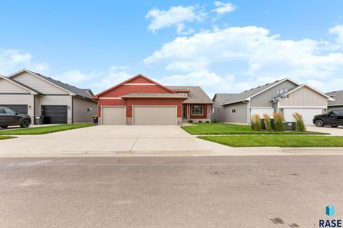 9008 W 23rd St, Sioux Falls, SD, 57106-0438 | Card Image