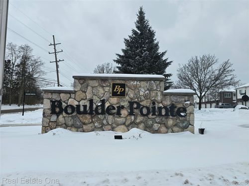 85-6988 Boulder Pointe Dr, Washington Township, MI, 48094-4503 | Card Image