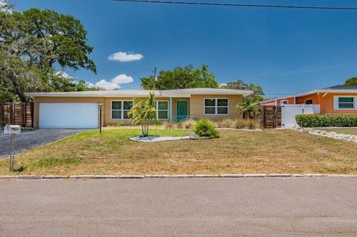 10911 Cherokee Dr, ST PETERSBURG, FL, 33708-4037 | Card Image