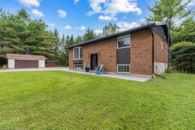 703021 Walker Sideroad, House other with 3 bedrooms, 1 bathrooms and 22 parking in Chatsworth ON | Image 3