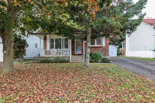 28 Oak Dr, Niagara on the Lake, ON, L0S1J0 | Card Image