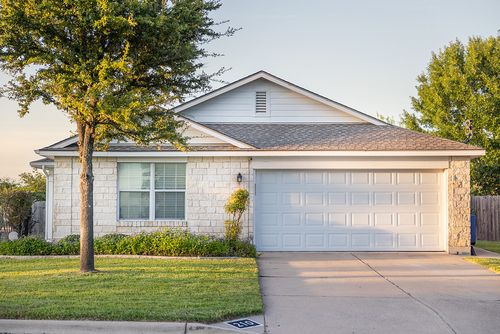 210 Rinehardt St, Hutto, TX, 78634-3291 | Card Image