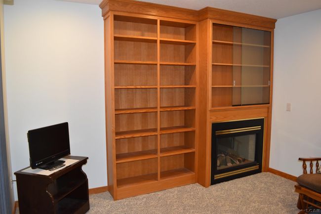 Den | Image 16