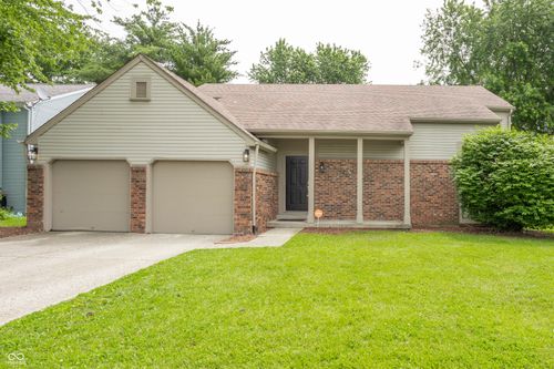 4427 Braemar Dr, Indianapolis, IN, 46254-4369 | Card Image