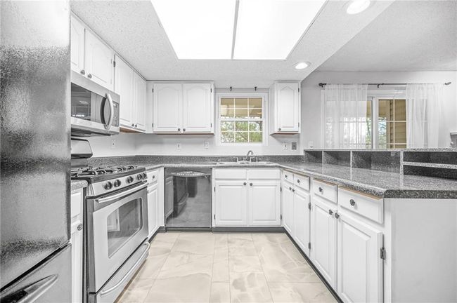 23 Chelsea Ct, Condo with 2 bedrooms, 2 bathrooms and 2 parking in Avondale Estates GA | Image 9