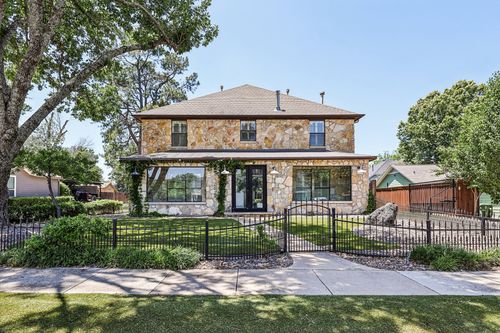 221 N Lucas Dr, Grapevine, TX, 76051-5051 | Card Image