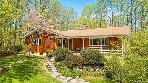 86 Mount Airy Rd E, Croton-On-Hudson, NY, 10520-3412 | Card Image