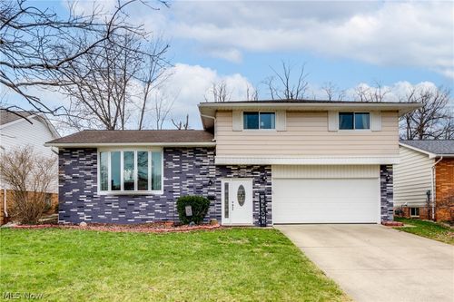 6826 Lynett Dr, Parma, OH, 44129-5406 | Card Image
