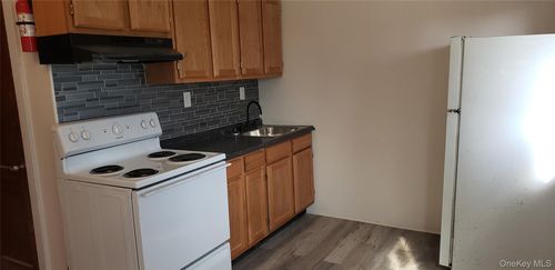 42 Hillside Ave, Monticello, NY, 12701-1604 | Card Image