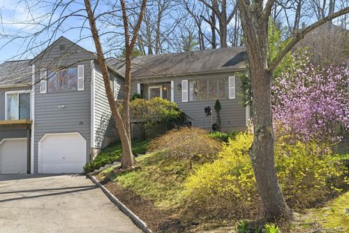 39 Park Rd, Goldens Bridge, NY, 10526-1134 | Card Image