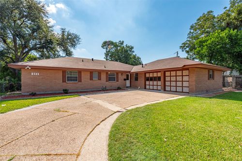 2511 Meadow Ln, La Marque, TX, 77568-5041 | Card Image