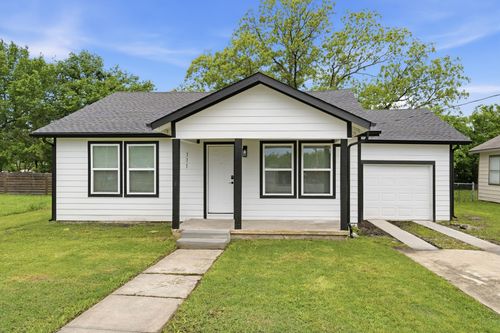 111 S 5th St, Sanger, TX, 76266-4817 | Card Image