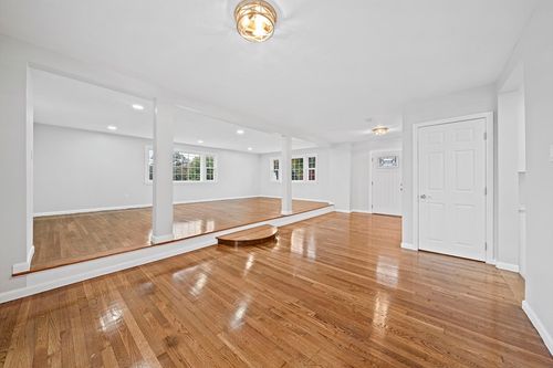 58 Woodlawn Rd, Randolph, MA, 02368-5547 | Card Image