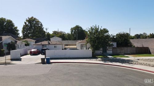 2321 B St, Bakersfield, CA, 93301-3533 | Card Image