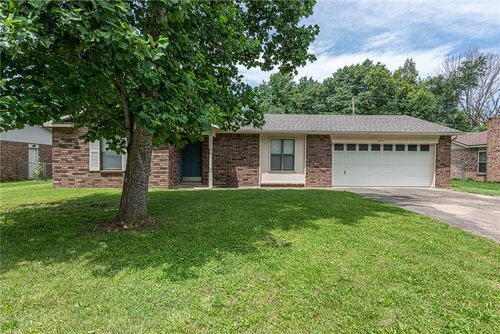 2881 N Susan Carol Ln, Fayetteville, AR, 72703-3951 | Card Image
