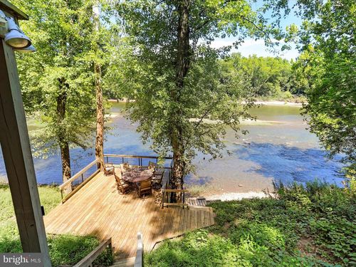 999 Aspero Ln, FALLING WATERS, WV, 25419-4072 | Card Image