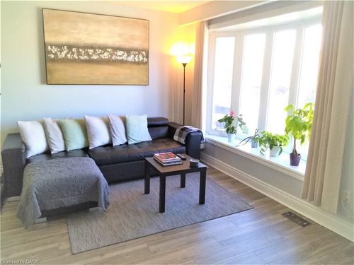 upper-1492 Sandgate Cres, Mississauga, ON, L5J2E5 | Card Image