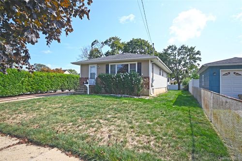 290 Eastern Pkwy, Farmingdale, NY, 11735-2766 | Card Image