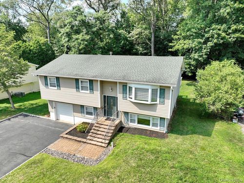12 Sagamore Ave, Suffern, NY, 10901-7226 | Card Image