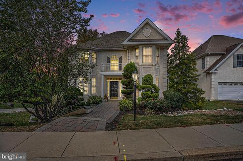 1018 Riverview Ln, CONSHOHOCKEN, PA, 19428-2902 | Card Image