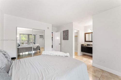apt-136-1777 Venice Ln, North Miami, FL, 33181-1917 | Card Image