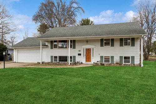 620 8th St Sw, Faribault, MN, 55021-5921 | Card Image