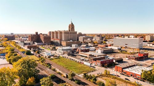 66 E Baltimore St, Detroit, MI, 48202-3202 | Card Image