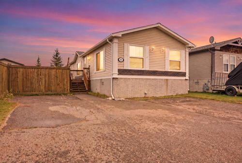 117 Elm Street, Fort Mcmurray, AB, T9K0G8 | Card Image