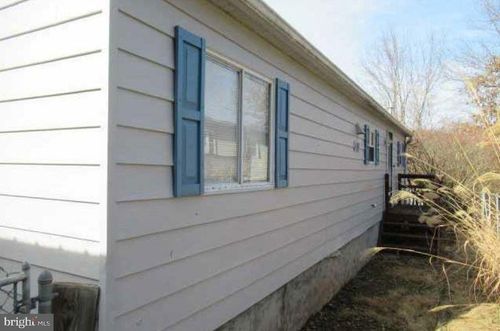 2524 Blacks Ln, New Kensington, PA, 15068-5009 | Card Image