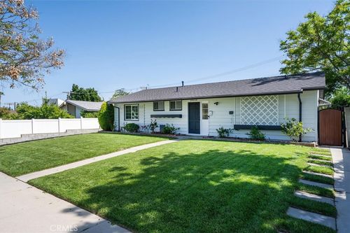 24324 Victory Blvd, Woodland Hills, CA, 91367-1153 | Card Image