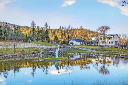 7555 E Antelope Rd, Eagle Point, OR, 97524-7890 | Card Image