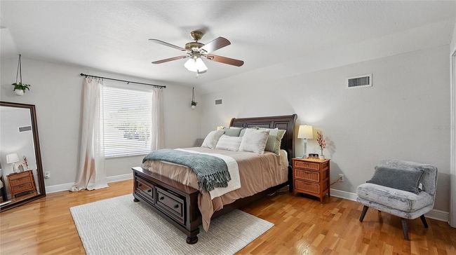 Upstairs bedroom | Image 48