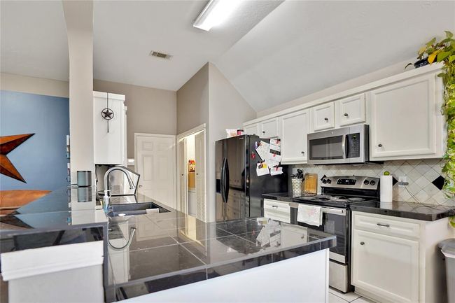 1414 Chesterpoint Dr, House other with 3 bedrooms, 2 bathrooms and 2 parking in Spring TX | Image 7