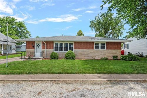 205 E 3rd St, Pleasant Plains, IL, 62677-3598 | Card Image