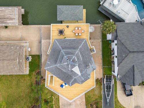 164 Bora Bora Dr, Tiki Island, TX, 77554-6104 | Card Image