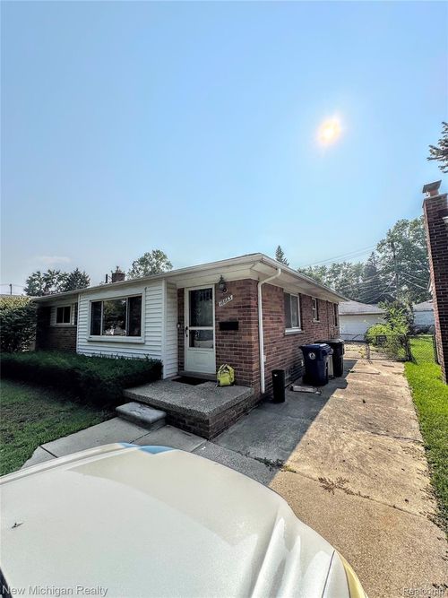 18663 Lexington, Redford, MI, 48240-1942 | Card Image