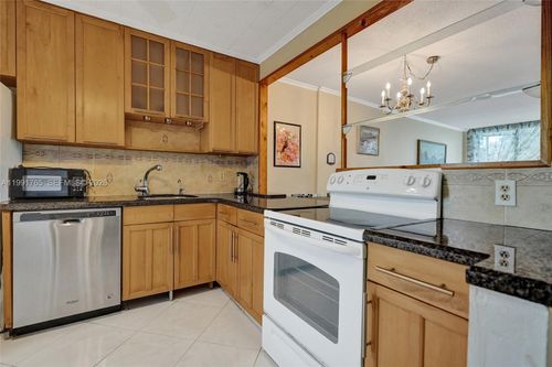 apt-305-3181 S Ocean Dr, Hallandale Beach, FL, 33009-7225 | Card Image