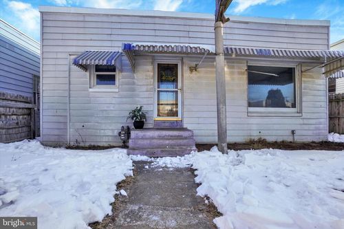 321 Fredrick Ct, YORK, PA, 17403-2527 | Card Image