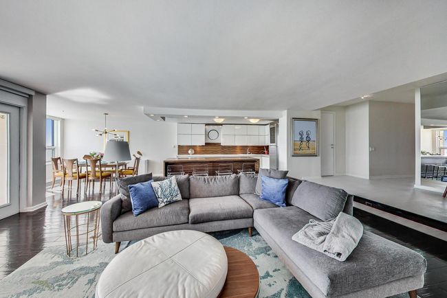 APT-28C - 5733 N Sheridan Rd, Home with 2 bedrooms, 2 bathrooms and 1 parking in Chicago IL | Image 10