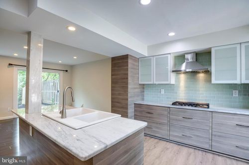 9513 Burdett Rd, BURKE, VA, 22015-1900 | Card Image