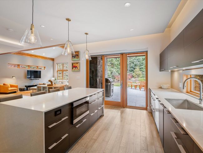 8007 Cypress Place, House other with 4 bedrooms, 3 bathrooms and 4 parking in Whistler BC | Image 10