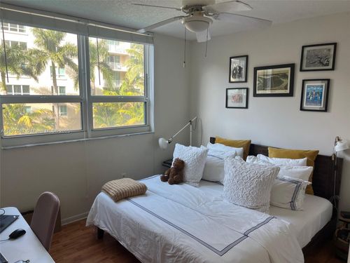 apt-301-2000 N Bayshore Dr, Miami, FL, 33137-5115 | Card Image