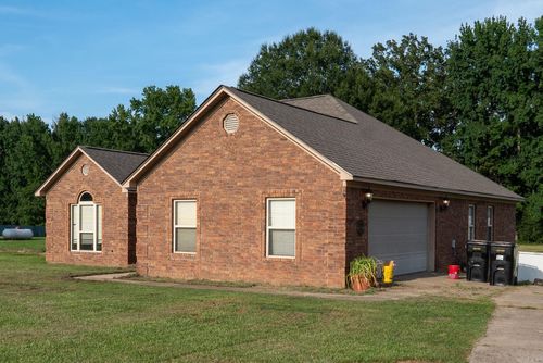 135 Red Bud Ln, Ward, AR, 72176-9526 | Card Image