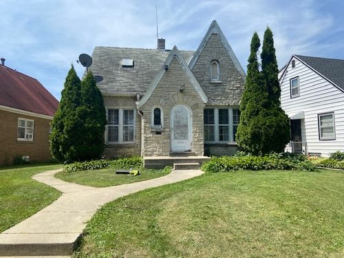 4045 N Montreal St, Milwaukee, WI, 53216-1754 | Card Image