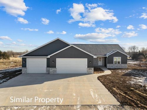 W7050 Otis Drive, GREENVILLE, WI, 54942 | Card Image